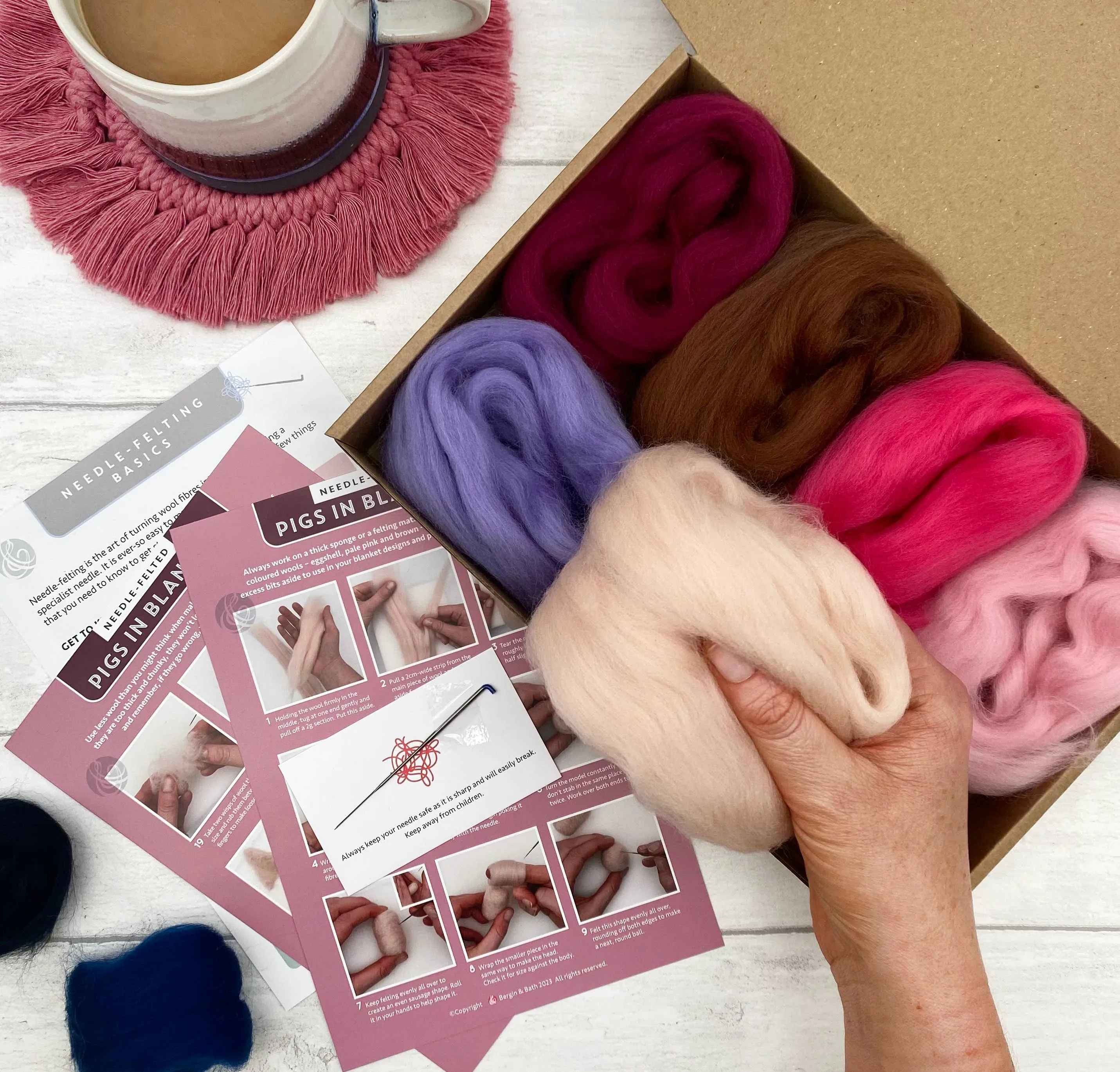 Bergin & Bath Needle Felting Kit: Pigs In Blankets